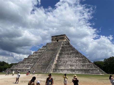  ¿El Templo de Quetzalcóatl: Un Eco de la Eternidad o una Visión Profana?